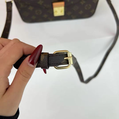 Louis Vuitton Pochette Metis Monogram Canvas