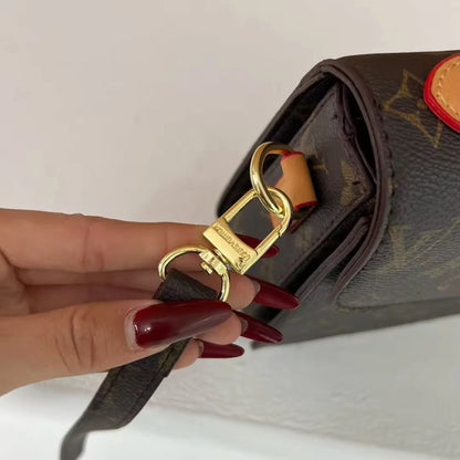 Louis Vuitton Pochette Metis Monogram Canvas