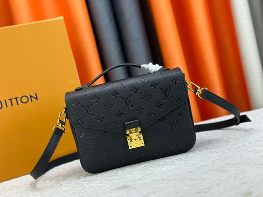 LV Pochette Métis Black