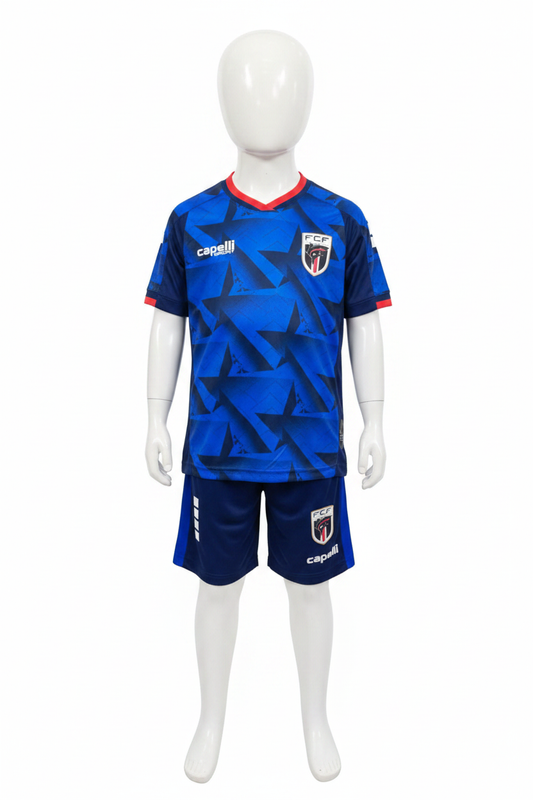 Cabo Verde kit voorkant op witte kinderpop